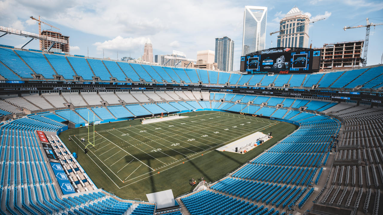 Atlanta stadium by HOK hosts NFL games under retractable petals